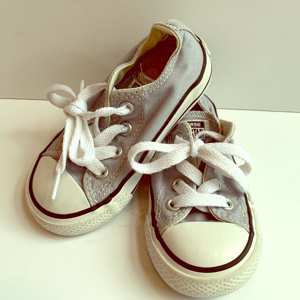 Unisex Converse toddler sneakers, size 6